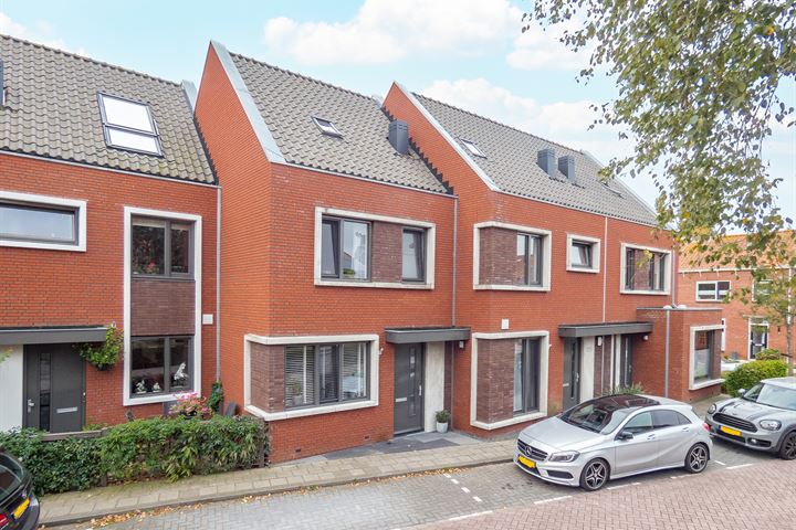 View photo 34 of Martinus van Barneveltstraat 10