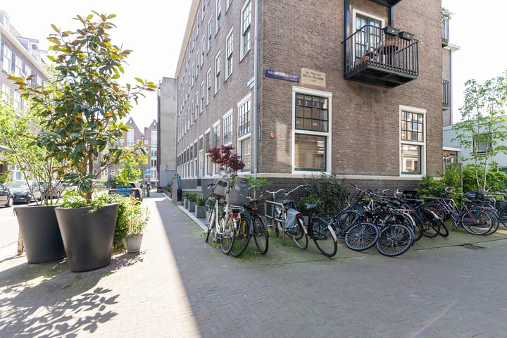 Bekijk foto 30 van Montelbaanstraat 6