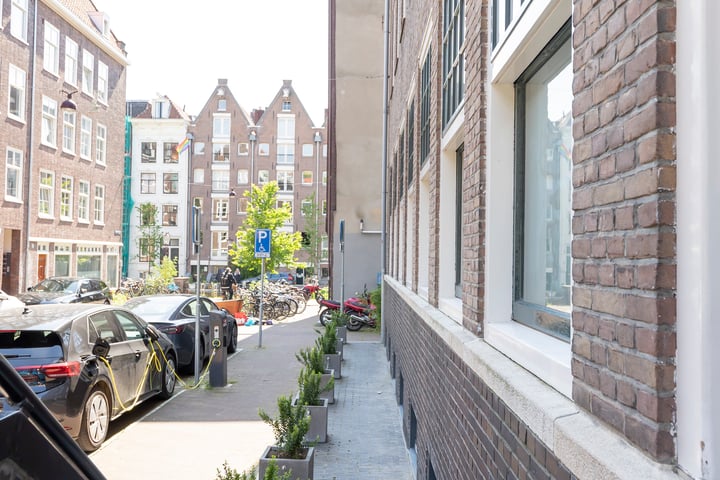 Bekijk foto 31 van Montelbaanstraat 6