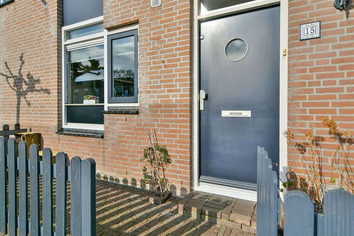 Bekijk foto 5 van Carry Pothuisstraat 15