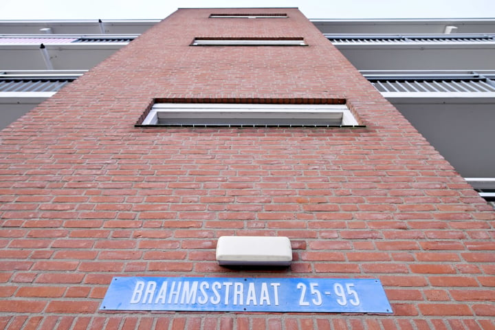 Bekijk foto 25 van Brahmsstraat 25