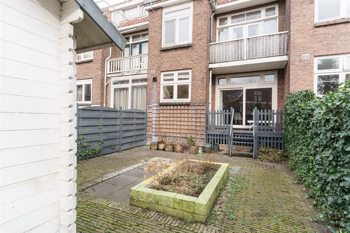 Bekijk foto 16 van Van Staverenstraat 10-B