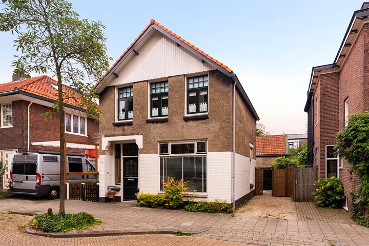 Bekijk foto 19 van De Ruyterstraat 108