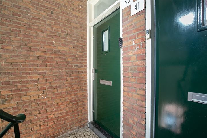 View photo 3 of Lyonnetstraat 43