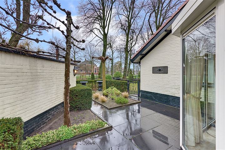 Bekijk foto 49 van Weidemeesterlaan 2