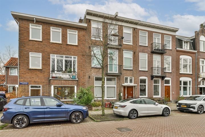 Bekijk foto 2 van Pasteurstraat 37-II