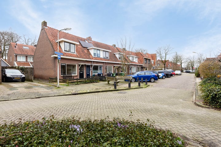 Bekijk foto 3 van M A de Ruyterstraat 36