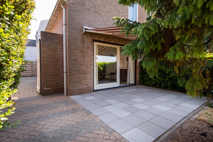 View photo 42 of Burgemeester Voetenstr 33