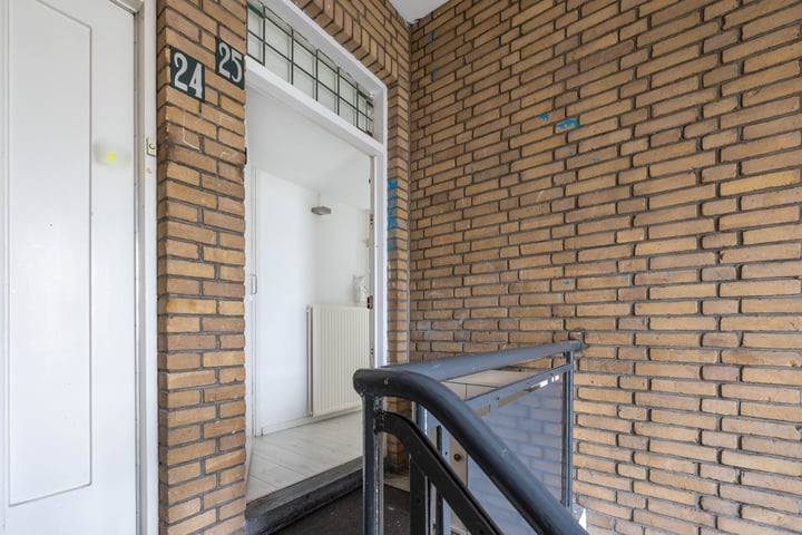 Bekijk foto 4 van Monnickendamplein 25