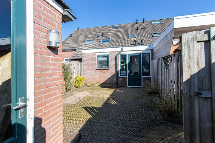 Bekijk foto 42 van Dokter van Wieringenstraat 4