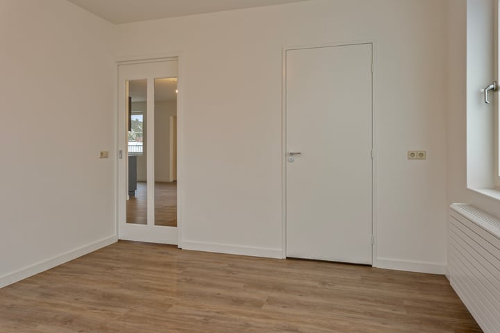 View photo 13 of Bernhardstraat 2-G