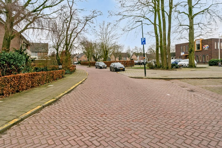 View photo 21 of Bernhardstraat 2-G