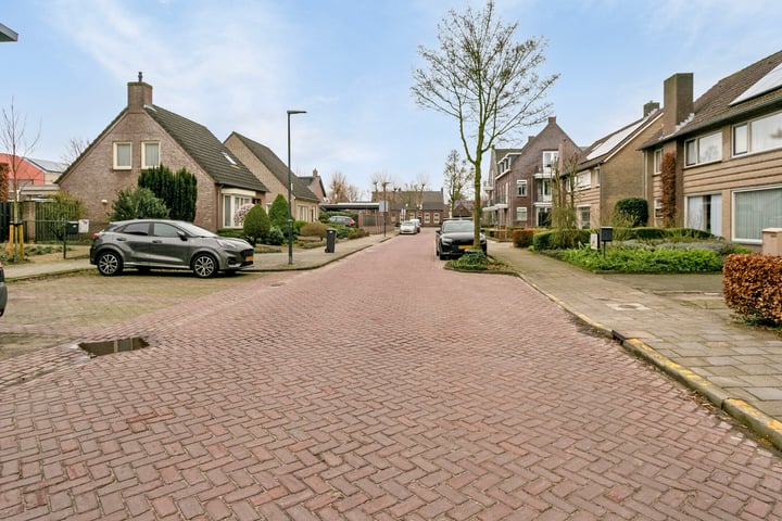 View photo 20 of Bernhardstraat 2-G