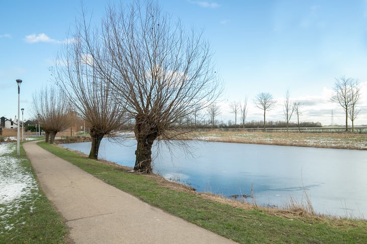 Bekijk foto 32 van Graaf van Egmondstraat 35