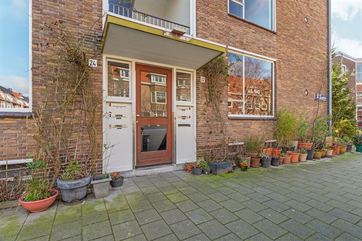 Bekijk foto 3 van Johannes van der Waalsstraat 22-1