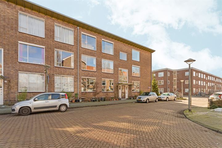 View photo 20 of Johannes van der Waalsstraat 22-1