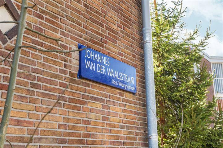 View photo 21 of Johannes van der Waalsstraat 22-1