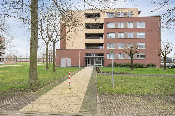 Bekijk foto 3 van Meindert Hobbemastraat 4