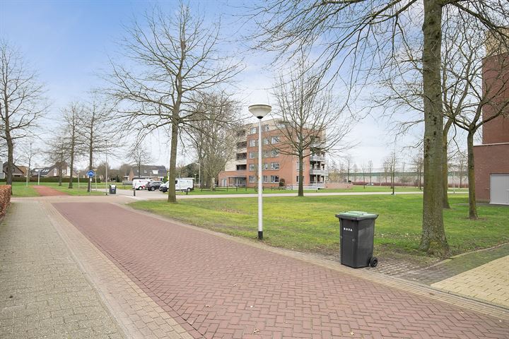 Bekijk foto 31 van Meindert Hobbemastraat 4