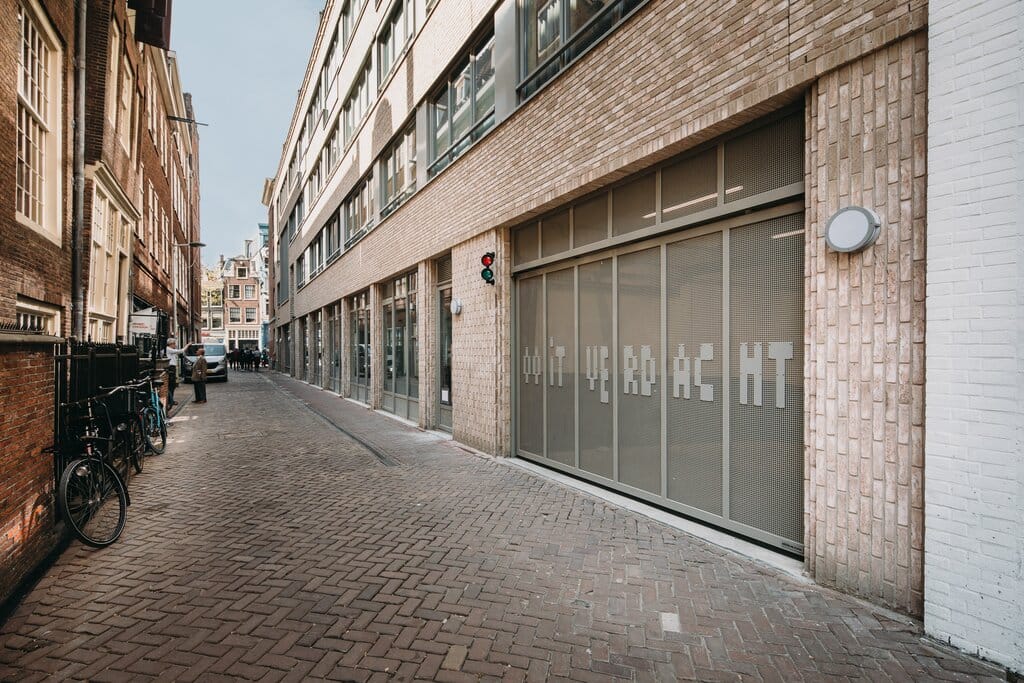 Foto 2 van Wijdesteeg 4-PPMOTOR