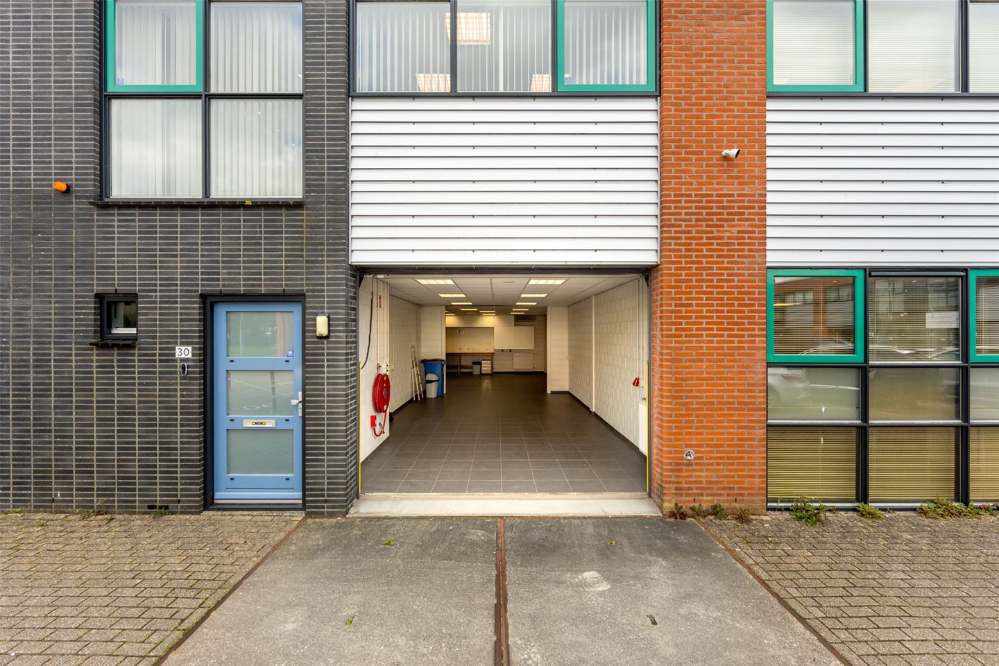 View photo 2 of Van der Burchstraat 30