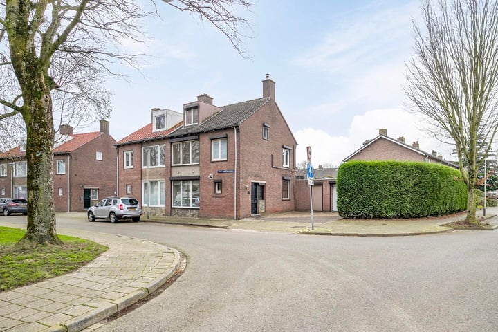 Bekijk foto 30 van Pastoor van Eijsstraat 11