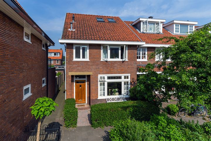 Bekijk foto 1 van Jan van den Bergstraat 60