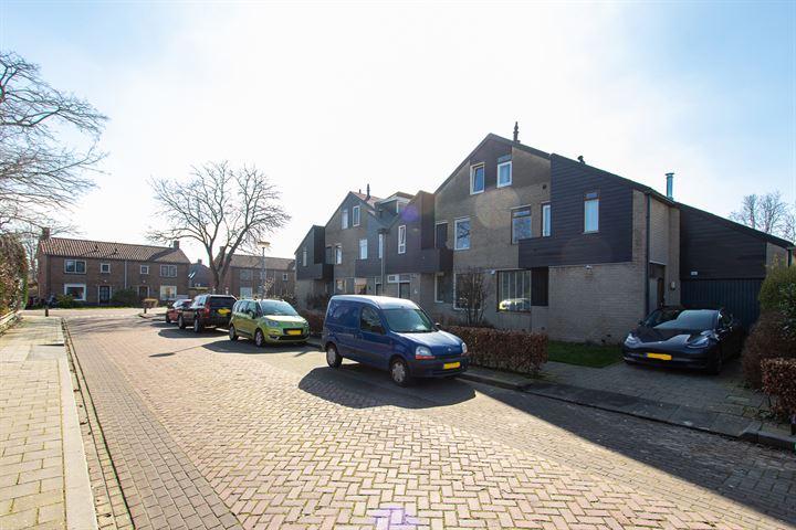 View photo 50 of Pr van Oranjestraat 102