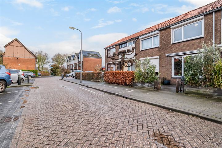 Bekijk foto 39 van Waterleliestraat 20