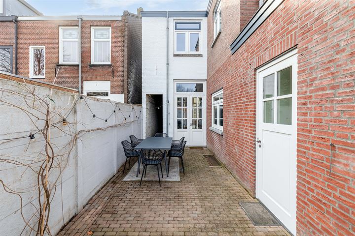 Bekijk foto 18 van Leonard van Vechelstraat 35