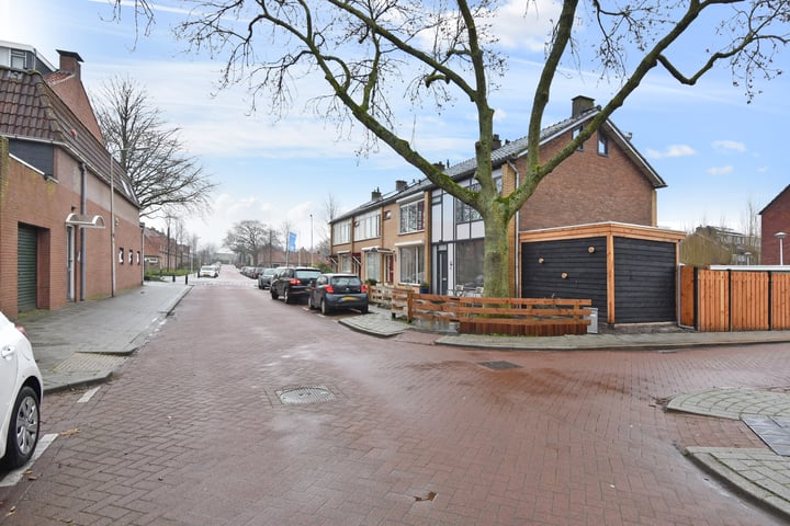 Bekijk foto 40 van Oranjestraat 27