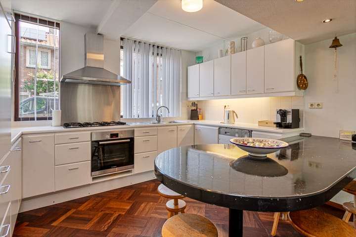 Photo 4 of Teugenaarsstraat 39