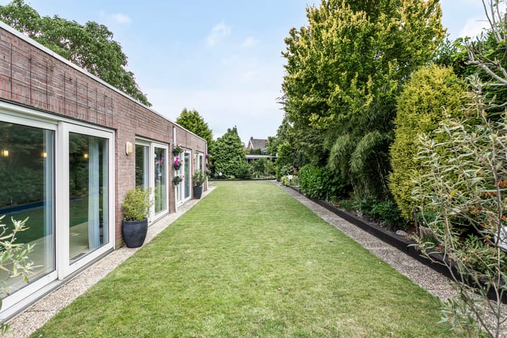 Photo 12 of Teugenaarsstraat 39