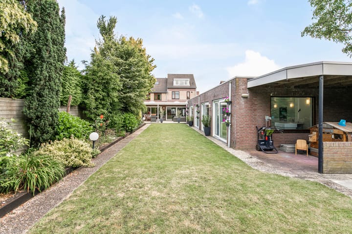 Photo 17 of Teugenaarsstraat 39