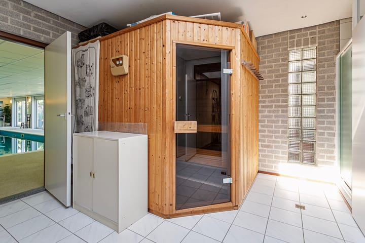 Photo 19 of Teugenaarsstraat 39