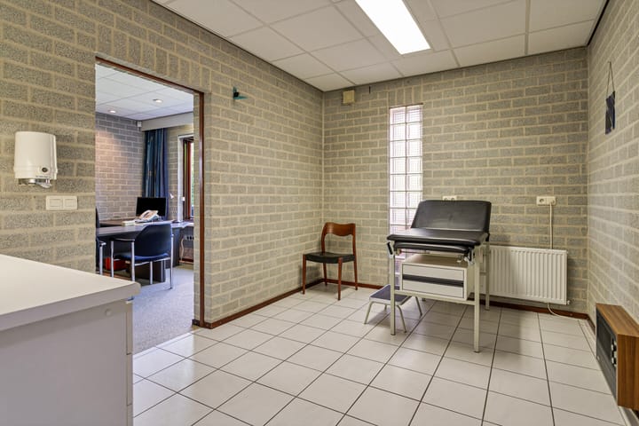 Photo 25 of Teugenaarsstraat 39