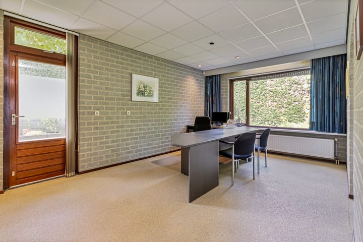 Photo 26 of Teugenaarsstraat 39