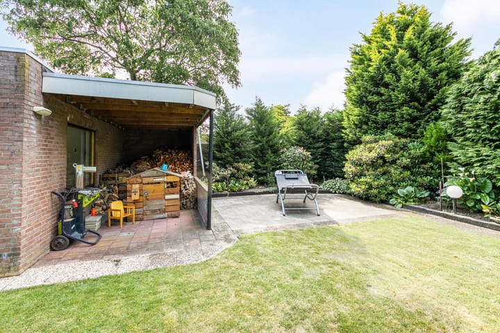 Photo 16 of Teugenaarsstraat 39