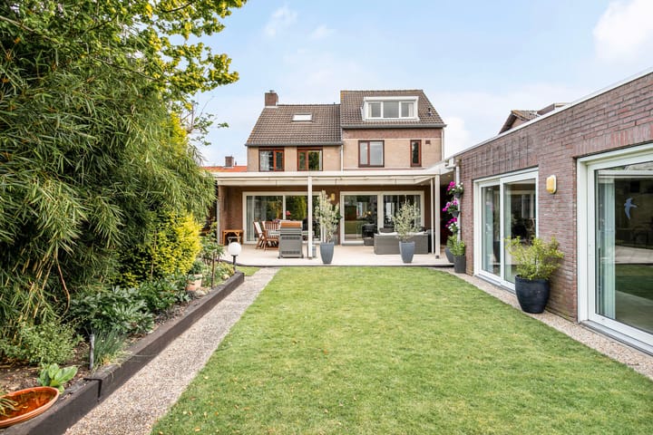 Photo 15 of Teugenaarsstraat 39