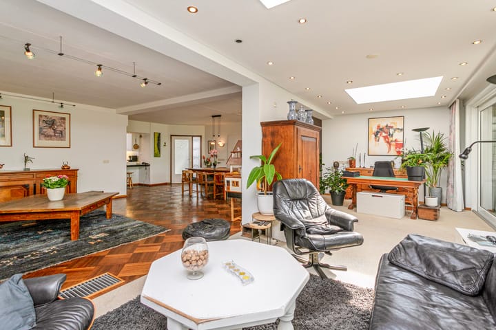 Photo 8 of Teugenaarsstraat 39