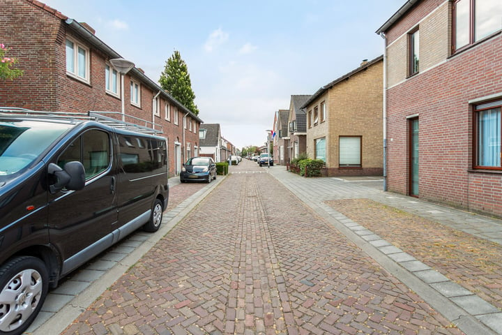 View photo 46 of Teugenaarsstraat 39