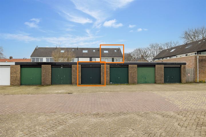 Bekijk foto 41 van van Laarstraat 8