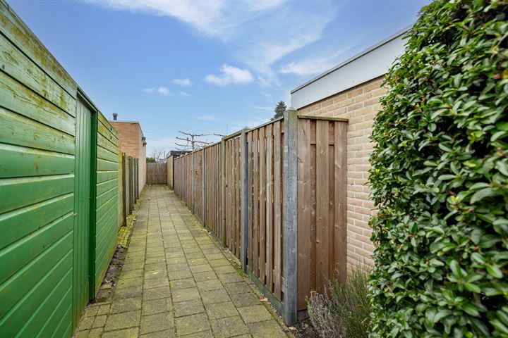 Bekijk foto 49 van van Laarstraat 8