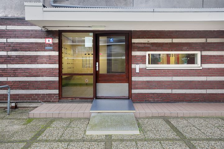 View photo 6 of Coornhertstraat 87