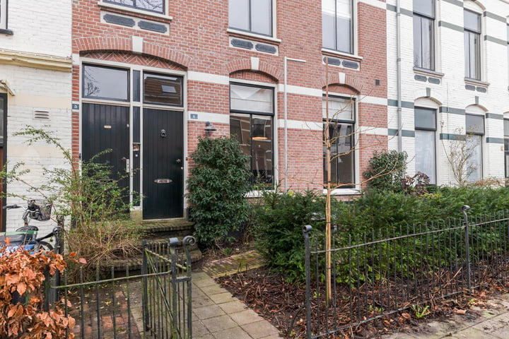 Bekijk foto 1 van Staringstraat 5