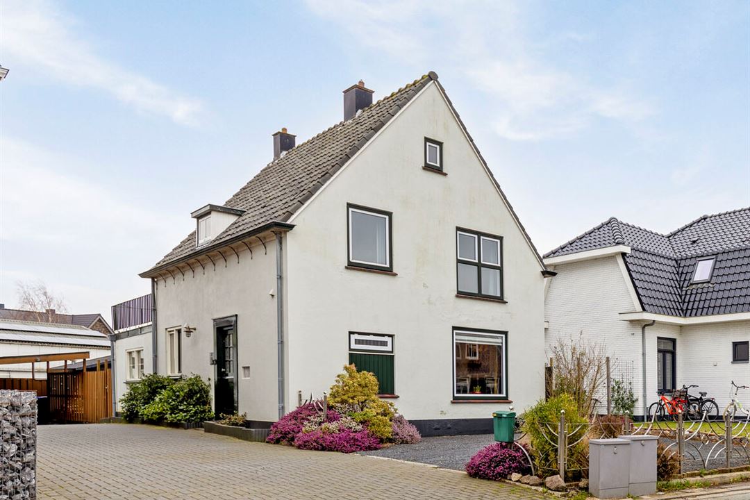 Huis Verkocht: Noordeinde 151 2371 CR Roelofarendsveen [funda]