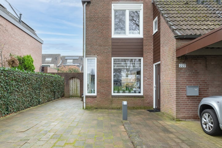 Bekijk foto 2 van Musketiersveld 227