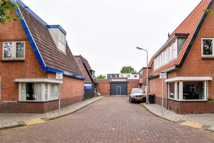 Bekijk foto 40 van Dennenstraat 18