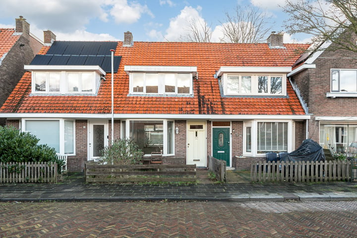 Bekijk foto 1 van van Beverwijckstraat 7