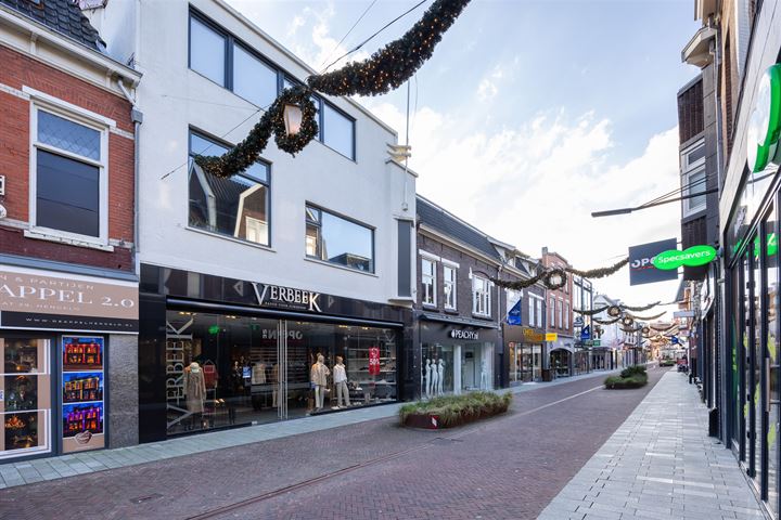 Bekijk foto 32 van B.P. Hofstedestraat 21